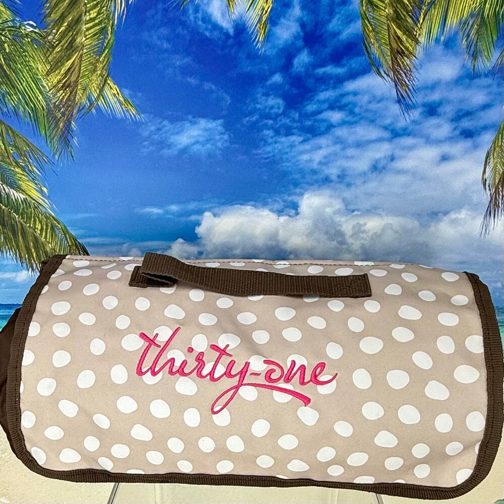 Thirty-One About Town Blanket - Lotsa Dots with thirty-one logo